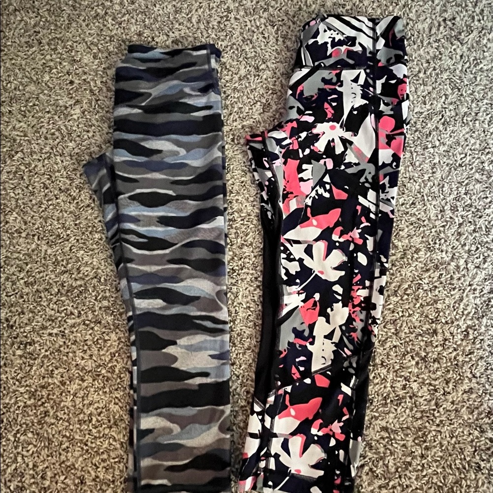 Lot of 2 size 8 lululemon crops